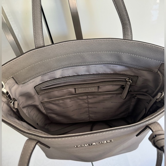 Michael Kors Purse - Picture 4 of 9